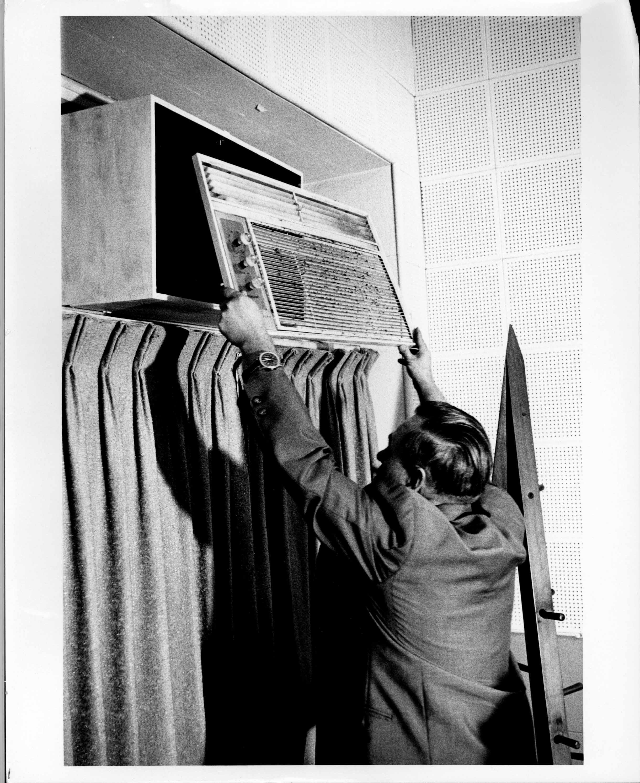 34closed circuit demonstration from california court 3.jpg